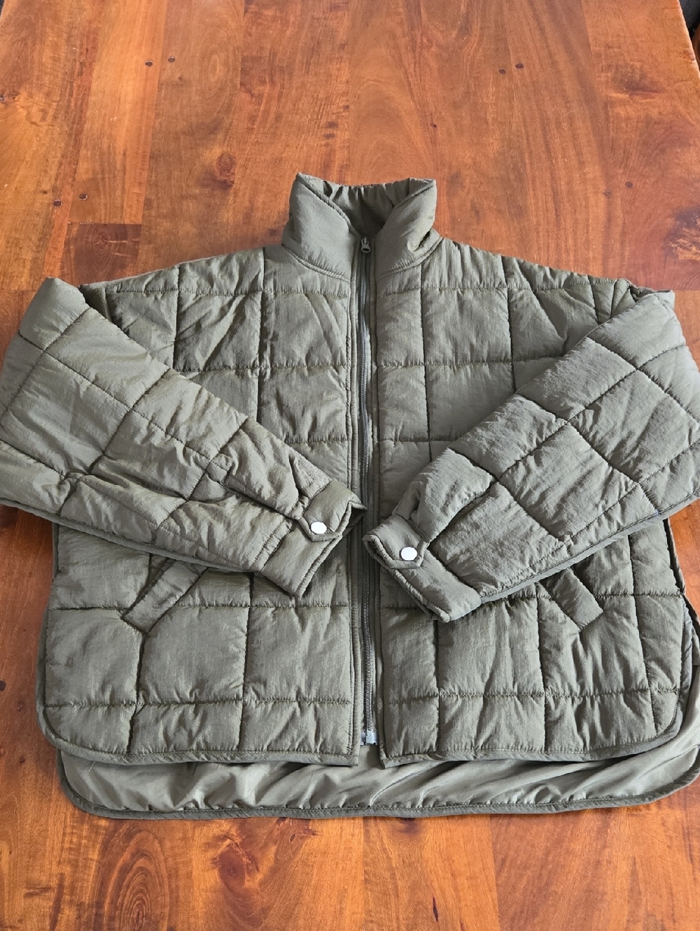 Quilted Puffer Jacket in Olive Green Size Large